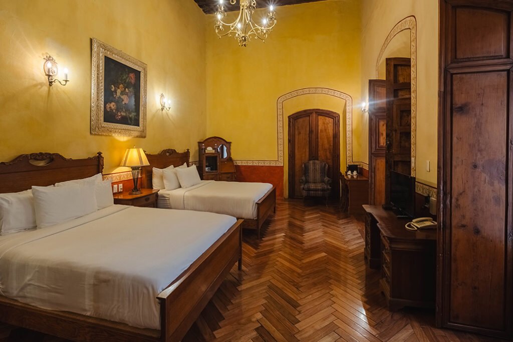 Hotel 19